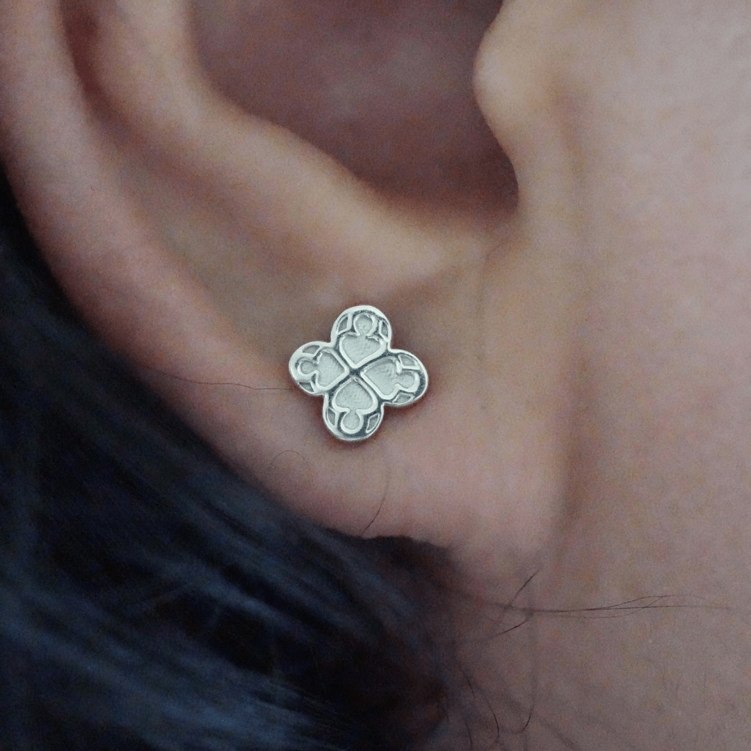 Noble Lantern Earring Stack Opulence – Hand Stud (16 stones)