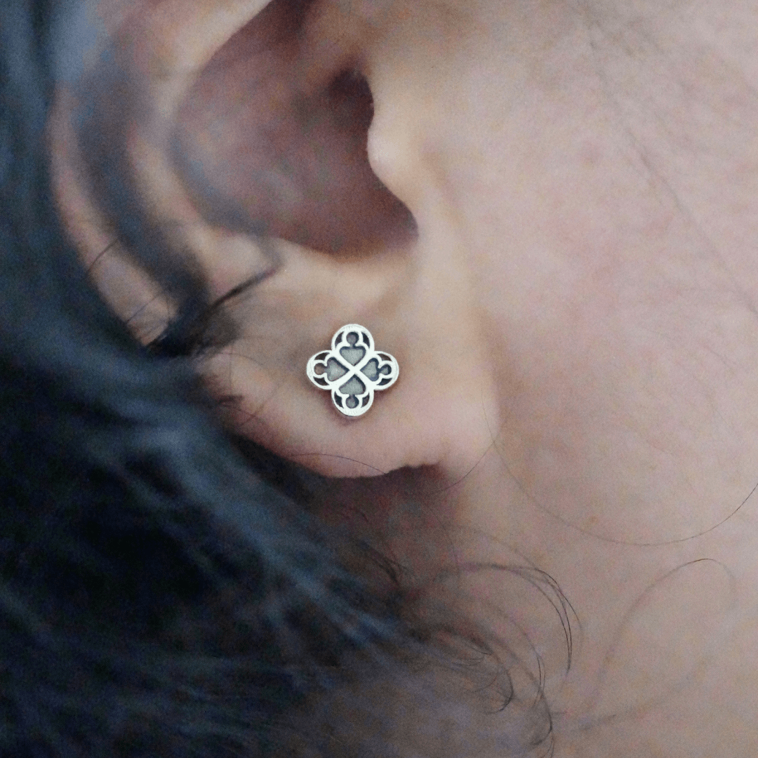 Noble Lantern Earring Stack Opulence – Hand Stud (16 stones)