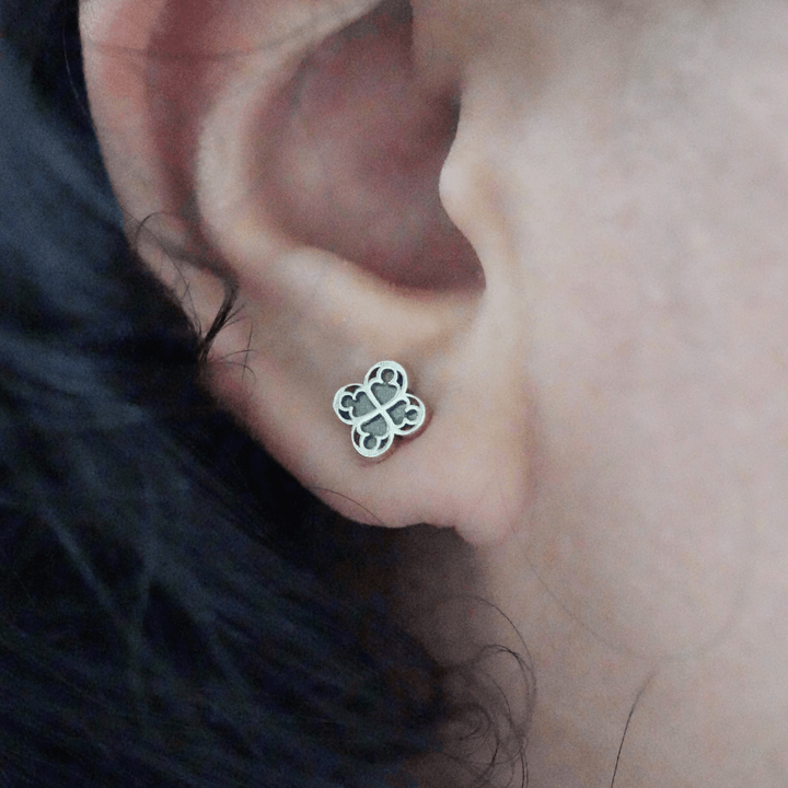 Noble Lantern Earring Stack Opulence – Hand Stud (16 stones)