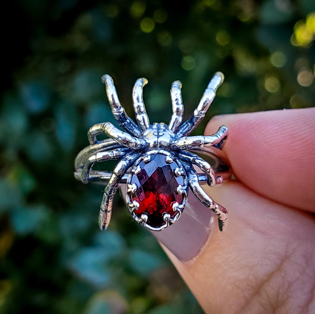 👻 Silver Garnet Tarantula Ring