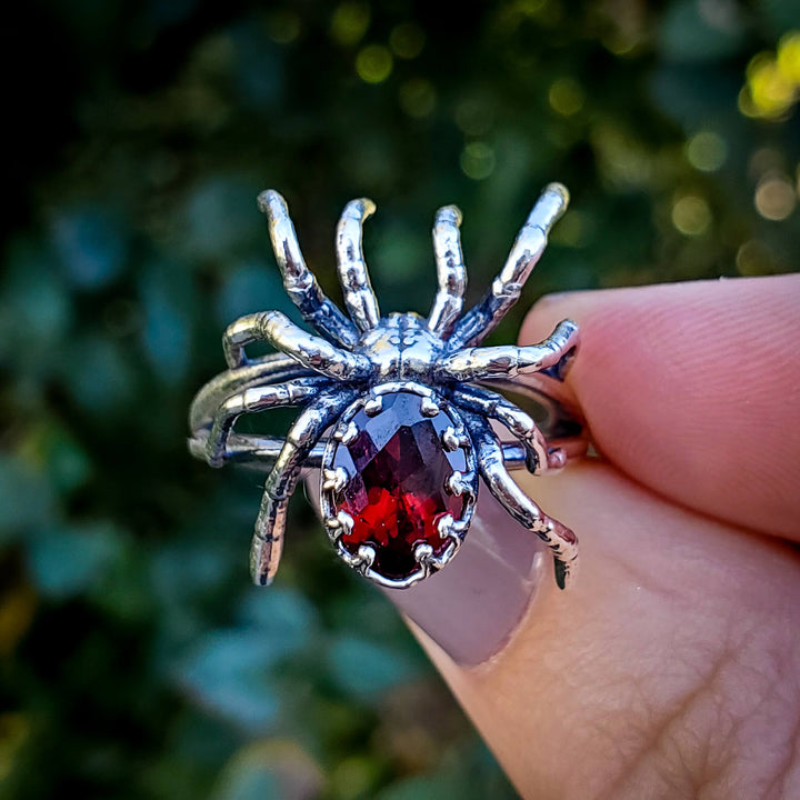 👻 Silver Garnet Tarantula Ring