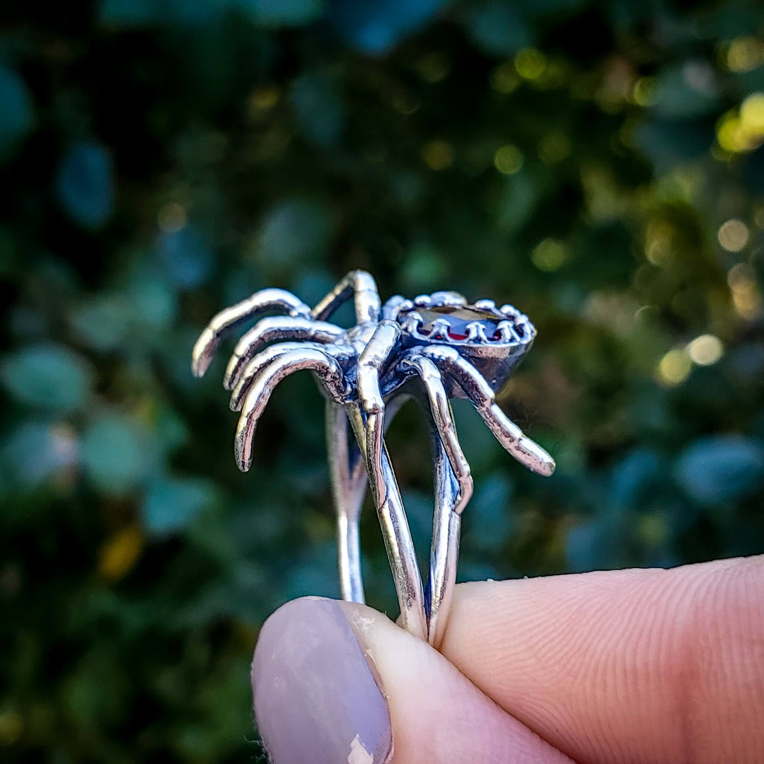 👻 Silver Garnet Tarantula Ring