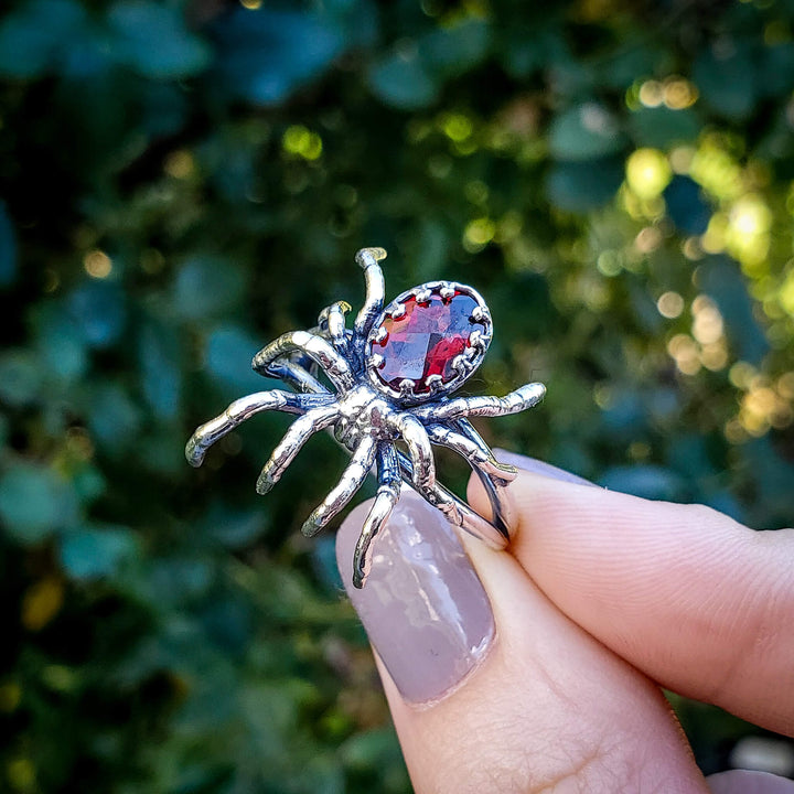 👻 Silver Garnet Tarantula Ring