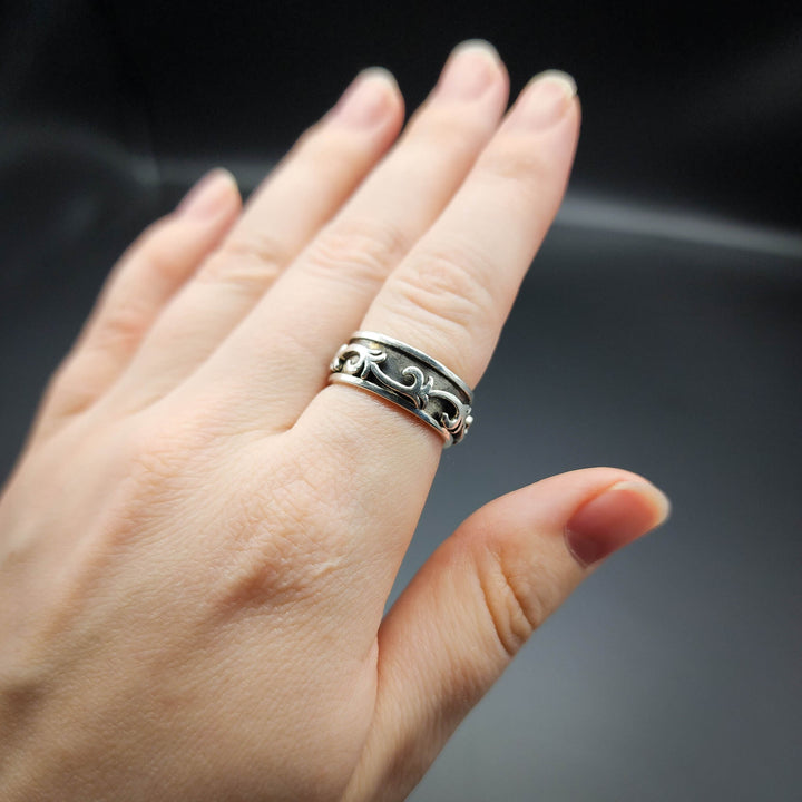 Silver Gothic Vine Spinner Ring